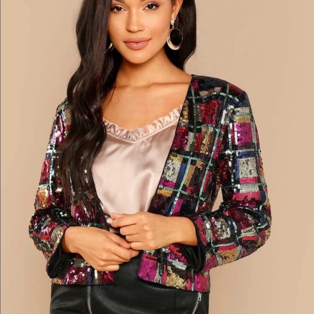 Lovely long sleeve blazer.